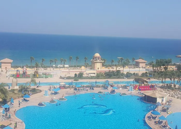 بورتو السخنة الاهرامات مصريين فقط